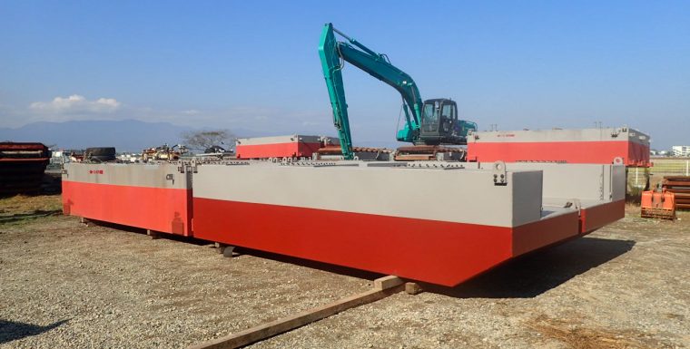 FLEET Engineering exported Pontoons for Kobelco backhoe for dredging canals in Japan